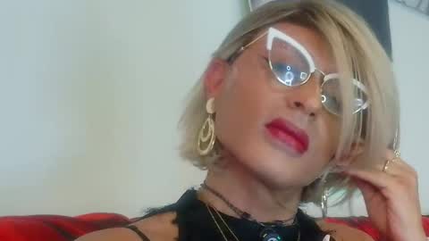 Snapshot of ladyoxana chatting on 05/19/26, 12:27 Oxana online show from 05/19/26, 12:27