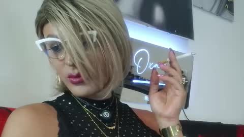 Snapshot of ladyoxana chatting on 05/26/26, 01:01 Oxana online show from 05/26/26, 01:01