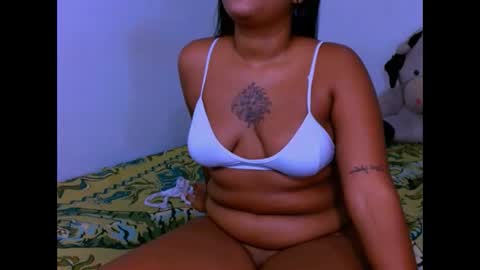 Snapshot of ladypussy69779756 chatting on 10/22/25, 12:44 laura online show from 10/22/25, 12:44