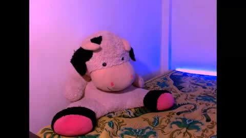 Snapshot of ladypussy69779756 chatting on 10/30/25, 02:51 laura online show from 10/30/25, 02:51