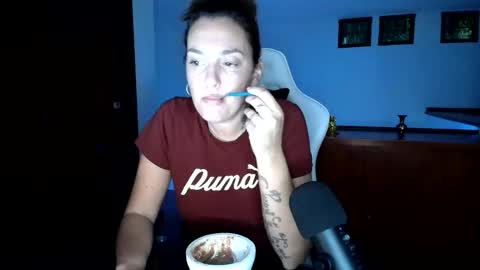 ladysusurros online show from 10/26/25, 02:17