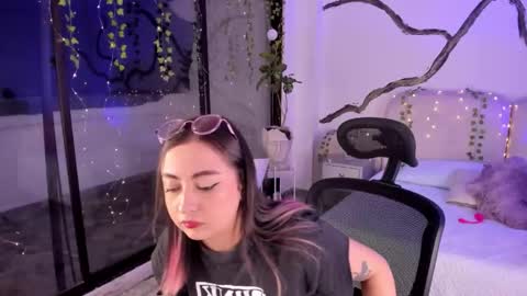 Lady  online show from 11/08/25, 04:56