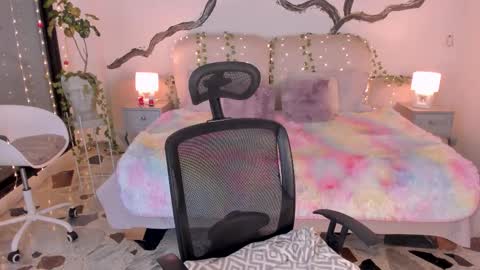 Lady  online show from 11/28/25, 05:32