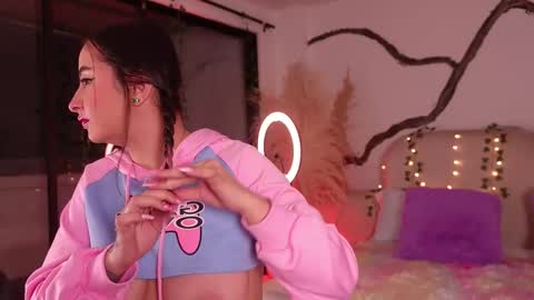 Lady  online show from 12/17/25, 05:13