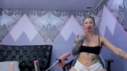 Snapshot of ladyy_scarlett chatting on 12/21/25, 03:35 Ladyy Scarlett online show from 12/21/25, 03:35