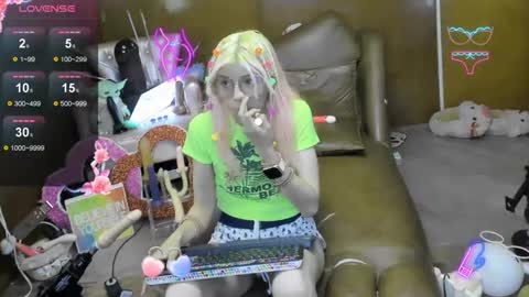 Snapshot of laflakita21 chatting on 11/13/25, 01:48 Skinnygirl online show from 11/13/25, 01:48