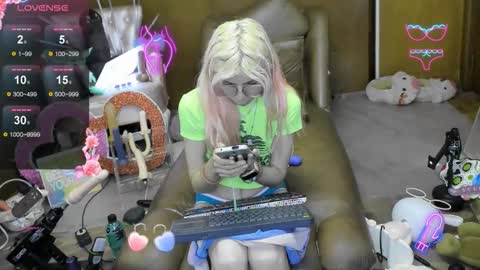 Snapshot of laflakita21 chatting on 11/17/25, 11:32 Skinnygirl online show from 11/17/25, 11:32