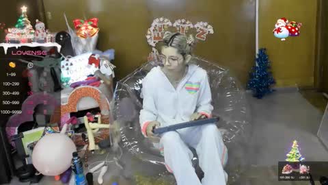 Snapshot of laflakita21 chatting on 12/14/25, 05:29 Skinnygirl online show from 12/14/25, 05:29