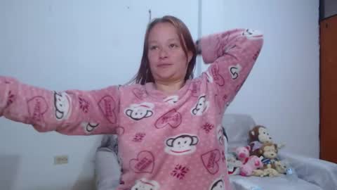 Snapshot of lahurent_weed420 chatting on 09/27/25, 04:45  paola and a guest lol    online show from 09/27/25, 04:45