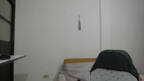 Snapshot of lahurent_weed420 chatting on 09/29/25, 04:56  paola and a guest lol    online show from 09/29/25, 04:56