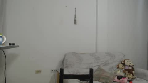 Snapshot of lahurent_weed420 chatting on 10/09/25, 02:48  paola and a guest lol    online show from 10/09/25, 02:48