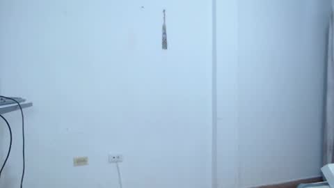 Snapshot of lahurent_weed420 chatting on 10/15/25, 09:37  paola and a guest lol    online show from 10/15/25, 09:37