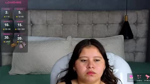 Snapshot of laia_and_aloby chatting on 11/04/25, 10:42 online show from 11/04/25, 10:42