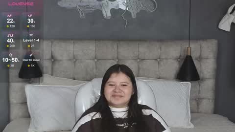 Snapshot of laia_and_aloby chatting on 11/06/25, 10:21 online show from 11/06/25, 10:21