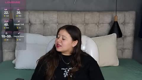 Snapshot of laia_and_aloby chatting on 11/07/25, 10:43 online show from 11/07/25, 10:43