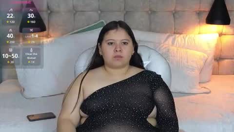 Snapshot of laia_and_aloby chatting on 11/24/25, 10:53 online show from 11/24/25, 10:53