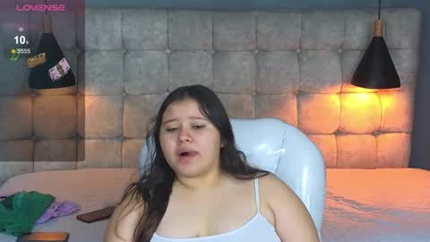 Snapshot of laia_and_aloby chatting on 12/03/25, 10:30 online show from 12/03/25, 10:30