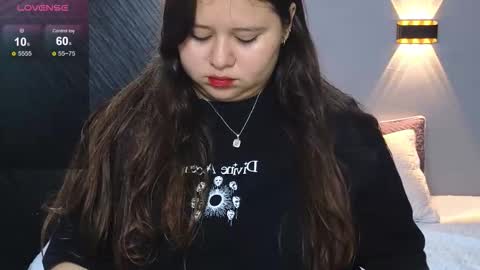 Snapshot of laia_and_aloby chatting on 02/18/26, 10:39 online show from 02/18/26, 10:39