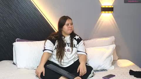 Snapshot of laia_and_aloby chatting on 02/19/26, 10:39 online show from 02/19/26, 10:39
