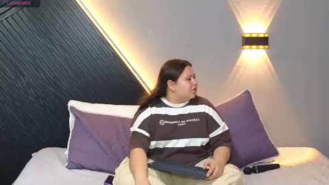 Snapshot of laia_and_aloby chatting on 02/28/26, 10:22 online show from 02/28/26, 10:22