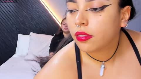 Snapshot of laia_and_aloby chatting on 03/11/26, 11:00 online show from 03/11/26, 11:00