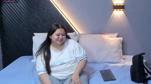 Snapshot of laia_and_aloby chatting on 03/12/26, 10:16 online show from 03/12/26, 10:16