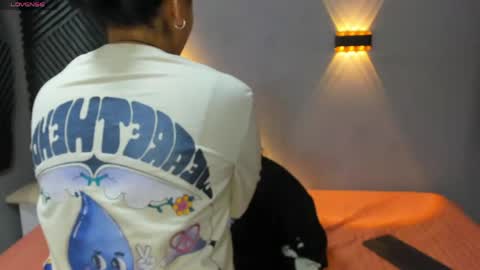 Snapshot of laia_and_aloby chatting on 04/15/26, 11:16 online show from 04/15/26, 11:16