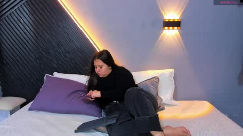 Snapshot of laia_and_aloby chatting on 04/25/26, 10:29 online show from 04/25/26, 10:29