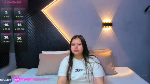 Snapshot of laia_and_aloby chatting on 05/22/26, 11:21 online show from 05/22/26, 11:21