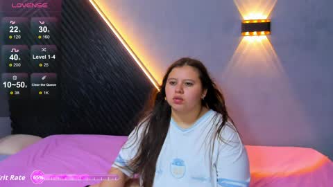 Snapshot of laia_and_aloby chatting on 05/27/26, 11:24 online show from 05/27/26, 11:24