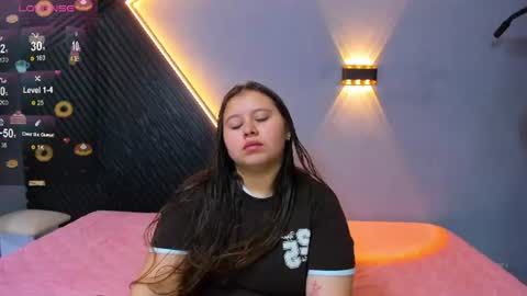 Snapshot of laia_and_aloby chatting on 06/10/26, 11:13 online show from 06/10/26, 11:13