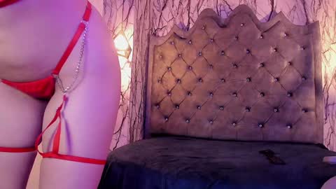 Laia online show from 12/14/24, 03:25