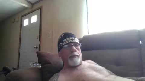 Snapshot of laidbackluxury chatting on 05/18/26, 04:24 laidbackluxury online show from 05/18/26, 04:24