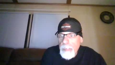 Snapshot of laidbackluxury chatting on 06/12/26, 02:43 laidbackluxury online show from 06/12/26, 02:43