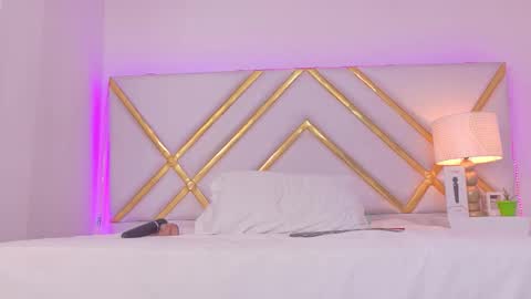 Laila Stilwills online show from 10/04/25, 03:21