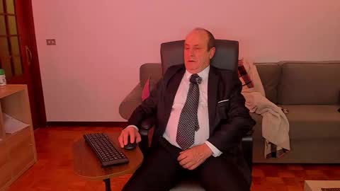 Snapshot of lajose52 chatting on 11/23/25, 04:40 lajose52 online show from 11/23/25, 04:40