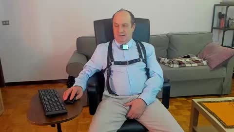 Snapshot of lajose52 chatting on 11/28/25, 04:09 lajose52 online show from 11/28/25, 04:09