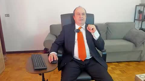 Snapshot of lajose52 chatting on 11/30/25, 04:00 lajose52 online show from 11/30/25, 04:00