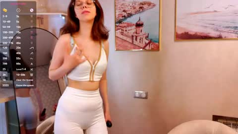 Julia online show from 06/06/26, 08:46