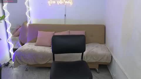 Lala  online show from 10/13/25, 07:03