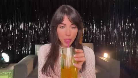 Ellina online show from 09/19/25, 09:04