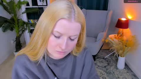 Laly online show from 03/19/26, 11:47