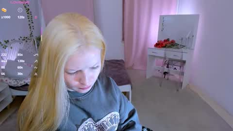 Laly online show from 03/26/26, 06:19