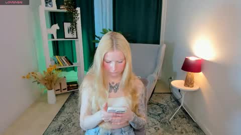 Laly online show from 04/30/26, 11:27
