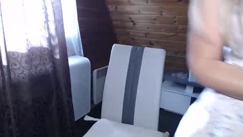 Snapshot of lamadrina006 chatting on 10/14/25, 07:53 LaMadrina006 online show from 10/14/25, 07:53