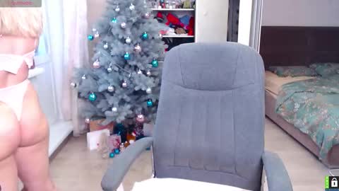 Snapshot of lana__nova chatting on 01/07/26, 07:44 Lana online show from 01/07/26, 07:44