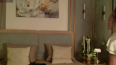 Snapshot of lana_ellie chatting on 12/04/25, 05:28 lana_ellie online show from 12/04/25, 05:28