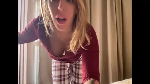 Snapshot of lana_inked chatting on 12/21/25, 08:32 Lana online show from 12/21/25, 08:32