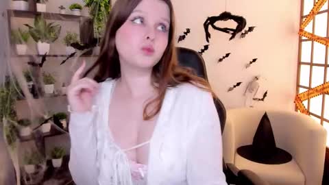 Lana online show from 11/04/25, 02:10