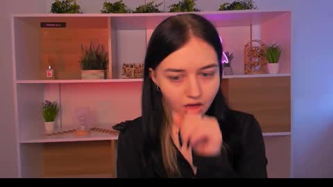 lana_of online show from 10/25/25, 08:33